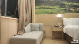 【AI画质增强】 腹部和大腿有纹身的极品高冷御姐 丰满蜜桃臀，在床上翻来覆去被操的呻吟不断！