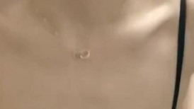 真实反差露脸人妻！土豪重金定制，大眼睛美女小少妇【嘉嘉】大尺度自拍，紫薇尿尿洗澡