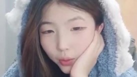 2024年10月，哇~哇~哇~超萌平台第一美！【04年的妹妹】一线天跳裸舞，极品美穴少女 (3)