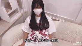 清纯可爱邻家美少女『小敏儿』威胁同父异母的18岁妹妹做爱，纯欲白丝大长腿太勾人了，被操爽了白浆直流