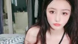 极品尤物网红女神！男主不在自慰！情趣装手指扣逼，水声哗哗呻吟堪比女优，一脸享受太骚了