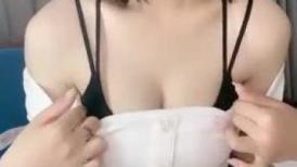极品尤物！168CM眼镜美女！初下海大尺度，丝袜高跟鞋超性感，拨开内裤狂扣逼，按摩器震穴