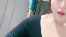 奶大好烦极品韵味人妻全程露脸微胖少妇的诱惑，风骚大屁股撅着屁股看看，揉奶玩逼呻吟浪叫刺激狼友不要错过