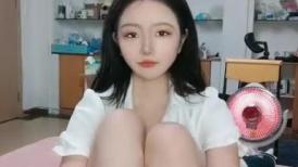 雪莉小可爱！网红美女！连体开档黑丝，一线天馒头逼，小男友骑乘位抽插，后入一脸享受