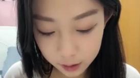 绿播女神下海！透视睡衣热舞！贫乳性感翘臀，对着镜头摇摆，黑丝袜张开双腿，多毛骚穴