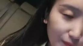 【性感花宝宝】颜值不错妹子开裆牛仔裤诱惑给炮友口交，跳蛋塞逼车内掰穴特写非常粉嫩