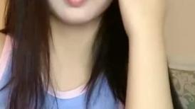清纯甜美少女！一脸呆萌卡哇伊！首次约小哥哥操逼，手指扣穴猛捅，爽的好想被操