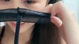 近期下海文静小姐姐！观众要求秀一波！情趣内衣吊带丝袜，无毛肥穴，振动棒抽插猛捅