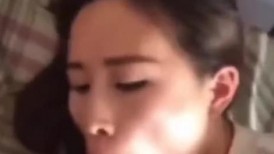 【成都女教授媚黑门事件】喜欢黑人大鸡巴，无套暴力插入都顶到子宫里去了，射了满满一逼的精液
