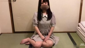 FC2 4611892 *80% 折扣至 2/9* [业余个人拍摄] [中出] 与长得像 A〇B 的 〇〇 的女孩进行硬纸牌游戏