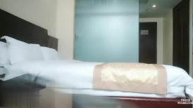 大叔2000块约炮在足浴店上班的美少妇各种姿势啪啪