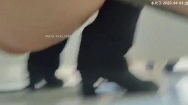 商场女厕近距离抄底偷拍高跟制服少妇 两片烤肠一样的肥鲍鱼