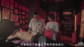 ⚫️【2025年新流】，变态巴士系列DX-22，国产动作片【青涩刺青门徒，在店内与男客搞起来】炮神恩凯，美女苏璇出演