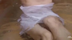 [无码破解]SONE-897 话说回来，偶像的温泉报道真的是全裸的吗？～绝对不可能在地面电视上播出的激进恶作剧式的性爱场面～ 樱野里乃