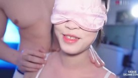 蘇暢 眼睛被蒙住，全身抹油，用玩具挑逗我敏感地帶，暢子第一次幫人素股、舔菊花，龍筋按摩全都來，這次拍攝真的是尺度直接拉滿！