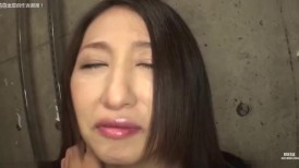 FC2 4775885 临产当天羊水破了。对怀孕以来从未插入过的圣体，毫不留情地连续两次中出。附赠：口交、口爆、腹部群交。 [有]