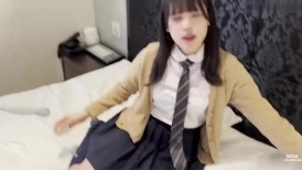 FC2 4777292 [完全素人个人拍摄] 白皙肌肤、剃毛、棉花糖般光滑的身材和纯真的感情让你爱不释手♥中出性爱♥ [性感装扮版] [有]