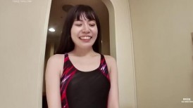 FC2 4768614 截止5日 1090积分！！ 【新人】*庆应义塾大学毕业生 【知性美人的性取向】梦寐以求的校园泳装戏，<抽搐>和极度敏感！！ <喜欢被掐脖子> 变态女人吐露性欲，被大屌射进体内