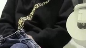 ⚫️【精品厕拍】，快餐店公共女坐厕真实偷拍，一位接一位职业女性大小便，有美女哦
