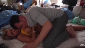[无码破解]REAL-943 巨乳晒黑辣妹女友被关在垃圾房被强暴，被恐怖老头的淫屌反复高潮，终于获得快感 – 黑崎花