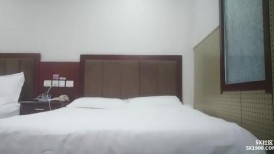 【AI增强】20210725_[原版]歌厅探花陈先生_唱完歌酒店约丰满公主妹，穿上黑丝超近距离特写啪啪