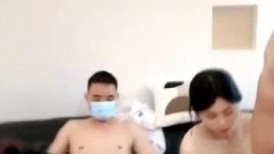 轮草姐妹花，全程露脸丝袜高跟激情多P大秀直播，淫声荡语互动撩骚听指挥，吃奶玩逼舔鸡巴，多体位爆草蹂躏