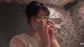 FC2 4784041 【Yuina-chan x 私人拍摄】我送了男按摩院，结果她美得跪下来求我拍她…… [有]