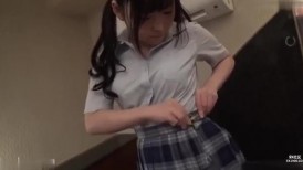 FC2 4782014 【可爱】双手被绑住，蒙住眼睛……和娃娃脸妹子生吃中出！【娇小】 [有]