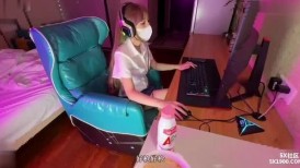 情深叉喔【兄妹亂倫】 網癮少女為了買遊戲皮膚 幫哥哥解決生理需求