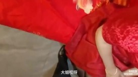 结婚当天和表姐乱伦趁着酒席还没有结束在房间里干新娘小声点你别弄了射里面我没法吃药啊无水印版