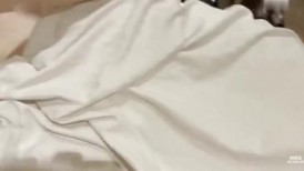 FC2 4790112 这位前偶像退休后靠打工勉强维持生计，却在她美丽的身体里被狠狠地射了一脸，整个过程被直播到全世界。