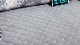 剧情演绎：家中约操了一个不错的大奶骚货，半推半就操爽了就老实主动了！
