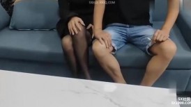 【淫妻绿帽】极品28岁的榨汁黑丝人妻 朋友的女人就是好玩 每次抽插都有全根没入 浓浓的精液被榨干了