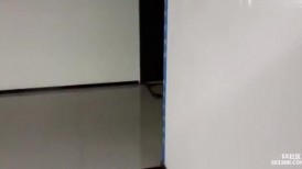 【尾随强奸】尾随极品性感黑丝包臀美女 出租屋闯入按倒强奸一直求饶反抗 操爽瘫软 被老公回来发现追着揍