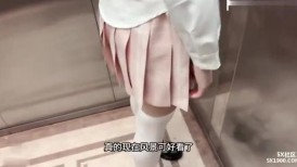 带着女儿去楼梯口露出激战-太刺激了肉棒全程被夹-楼下的女邻居听到异样出来看-中断施法跑路-xh