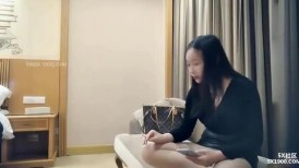 【七天极品探花】凌晨场约操极品美乳外围小姐姐，脱衣才发现乳房又大又美诱惑力十足，激情啪啪口交观赏度满分