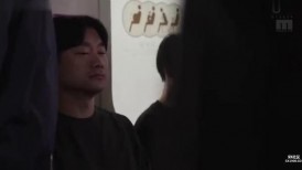 [无码破解]MIDA-402 一位身材丰满的OL在上班途中被一群人围堵并轮奸，她被控制住行动，遭到猥亵，并在无声的群交中达到高潮。日茉莉