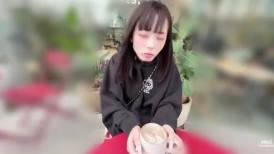 FC2 4799052 *限1980积分！【惊喜回归】一位身高148cm的神秘咖啡馆女孩，曾称霸FC2。她一夜回归，可爱到让我忍不住射在她里面……