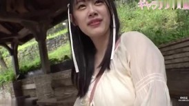 FC2 4802105 一位喜欢熟男的丰满女孩！一位超级变态的女孩，笑着接受猥琐老男人的精液！！ [有]