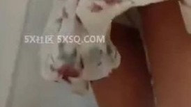 最新流出街头偷拍高颜值美女裙底 (10)