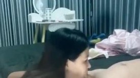 甜美潮汕典型大美女【o宝】最新作品！B还很嫩，甜美良家型妹子，淫荡的乖乖女！极品反差婊，被男友操好多水