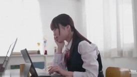 [无码破解]MIMK-261 人气系列真人版改编，下载量超过8万！国木田前辈的秘密 – 真人版 – 我偷看了文学社前辈偷写的色情小说，结果和她发生了关系。雨宫花南