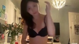 极品美女高颜值直播大方展现