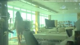 美女在家裸体流出