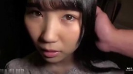 FC2 4808299 一位身材苗条、胸部丰满的19岁女大学生。这段视频展现了她偶像级的可爱气质和纯洁的肌肤，她被彻底诱惑，试图通过深喉爆菊让她怀孕。 [有]