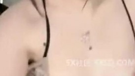 ⚫️10月29日内购福利，极品白嫩反差母狗【莉莉】重金一对一，可爱学妹被金主指挥阿黑颜吐口水自慰