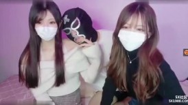 【限时特惠（重播）】NoMask 黑发苗条美女 3P POV 直播（总时长 1 小时 11 分钟） (2)