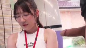 [无码破解]SDJS-348 <请用你男朋友的丁丁打我！！>四位SOD夏季广告女星在为《魔镜车》排练时遭遇性骚扰