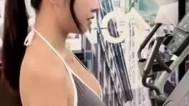 健身房偶遇网黄博主【玲奈lena】单男鼓起勇气上前搭讪 没想到成功带她回家