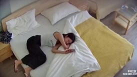 9-15最新流出酒店高清偷拍❤️大叔包养的学生妹身材曼妙的极品女大学生委身中年男挨操满脸不愿
